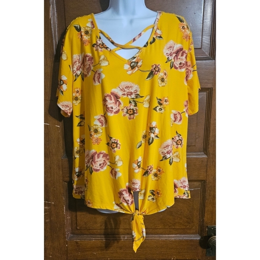 Justify Plus Size Floral Criss Cross Tie Front Lace Back Top